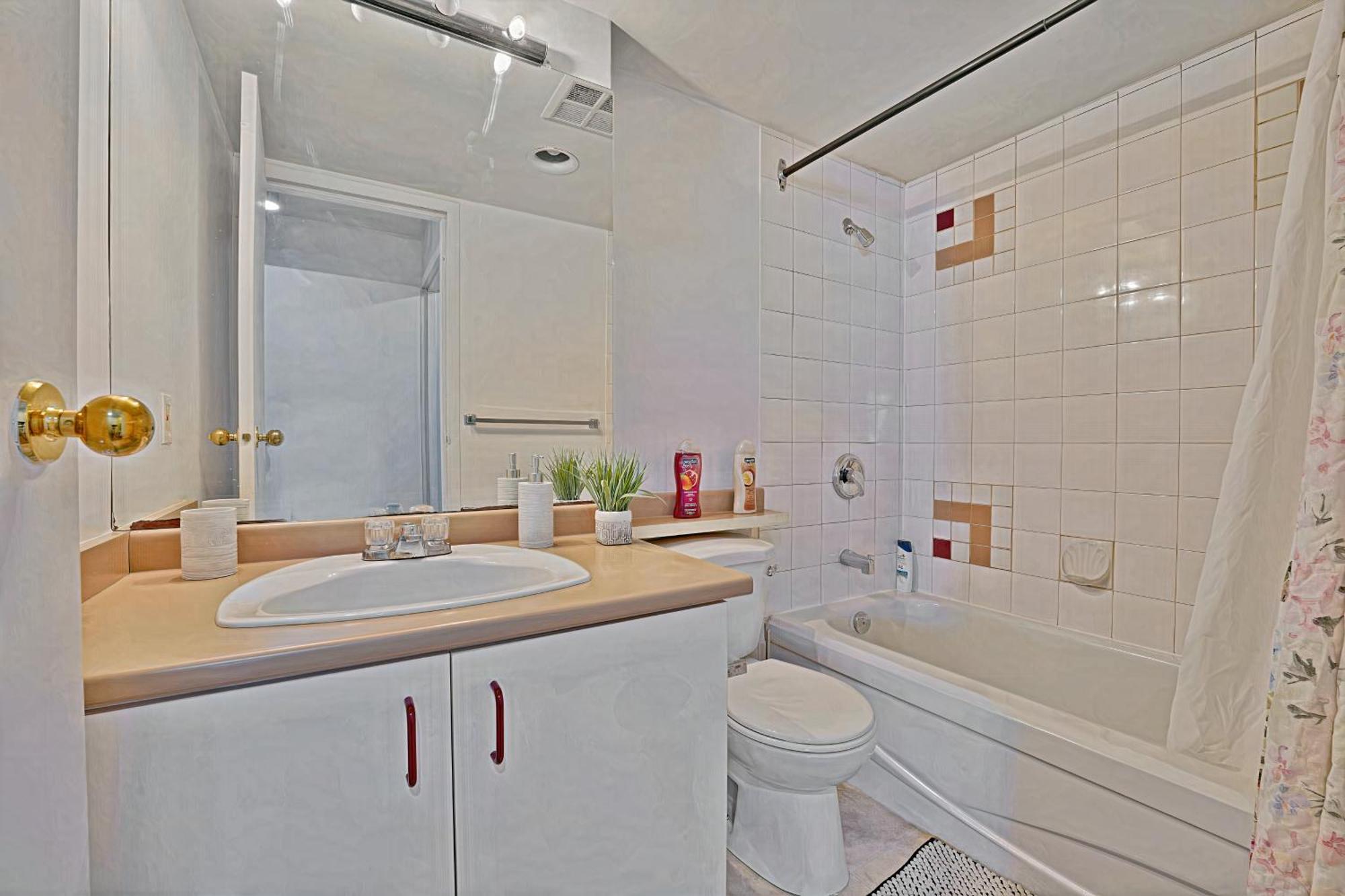 Prime Location Stylish Two-Bedroom Apartment Overlooking Downtown Vancouver Exterior foto
